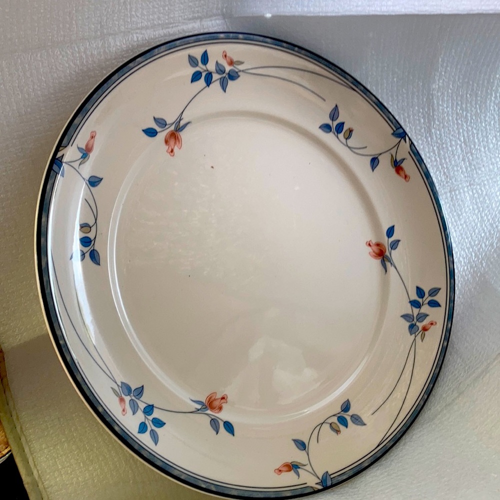 Noritake dinner plate